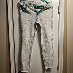 Old Navy Rockstar Super Skinny Cut off Bottom Pale Blue Wash Jeans - Size 6